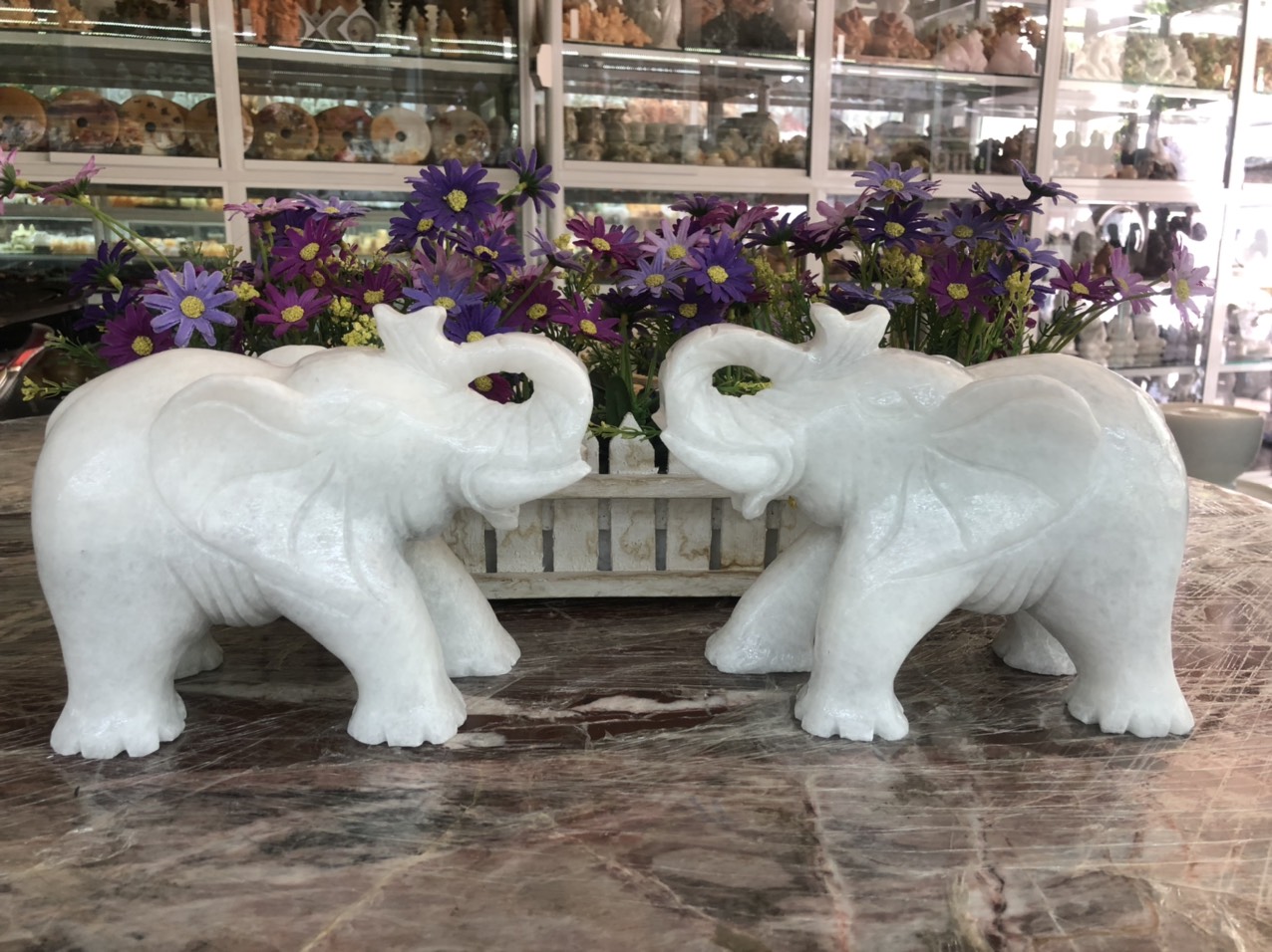 Tượng con voi phong thủy đá cẩm thạch trắng - Dài 20 cm