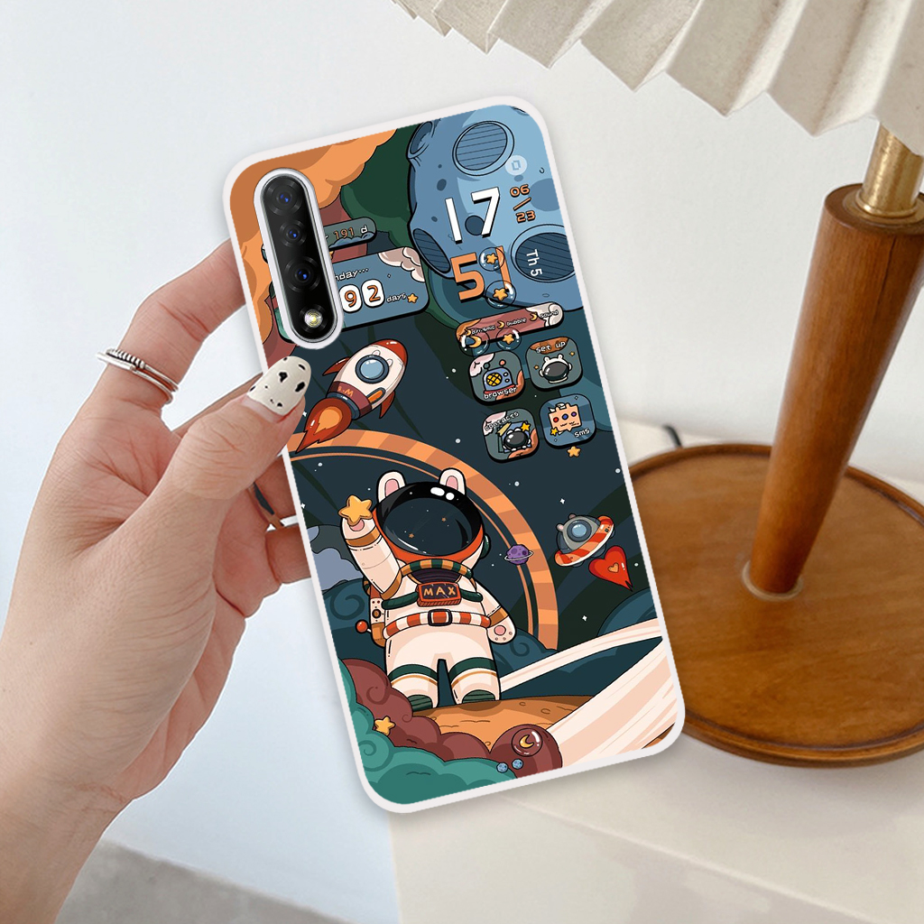 Ốp lưng Vsmart Live hình vũ trụ, phi hành gia astronaut độc đáo