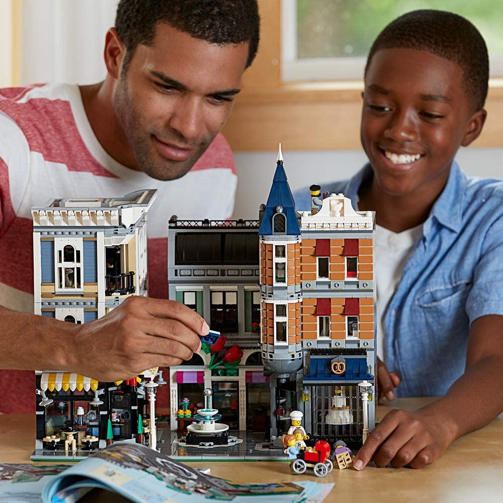 LEGO Creator Expert Bộ gạch hình vuông 10255 lắp ráp (4002 miếng)