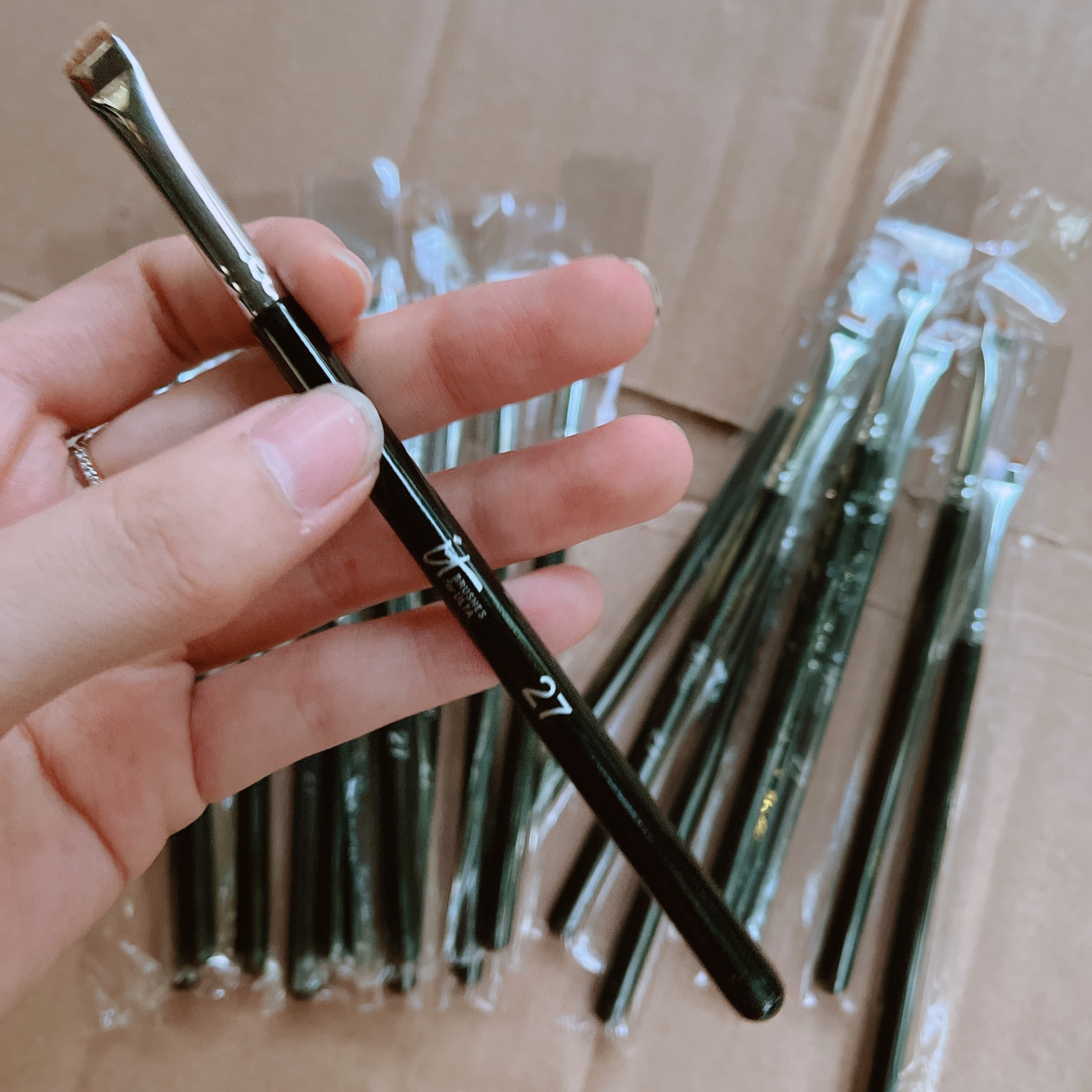 Cọ Tém Mày IT Brushes for Ulta Cao Cấp Số 27 [Chính Hãng]
