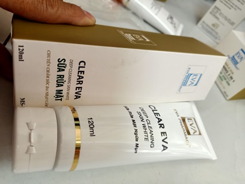 Sữa rửa mặt ngừa mụn - Clear Eva