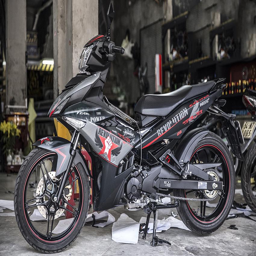 Tem trùm exciter 150 đen xám đỏ, tem exciter 150, team trùm exciter 150, tem xe exciter 150, team trùm ex 150, team xe exciter 150 đen xám đỏ