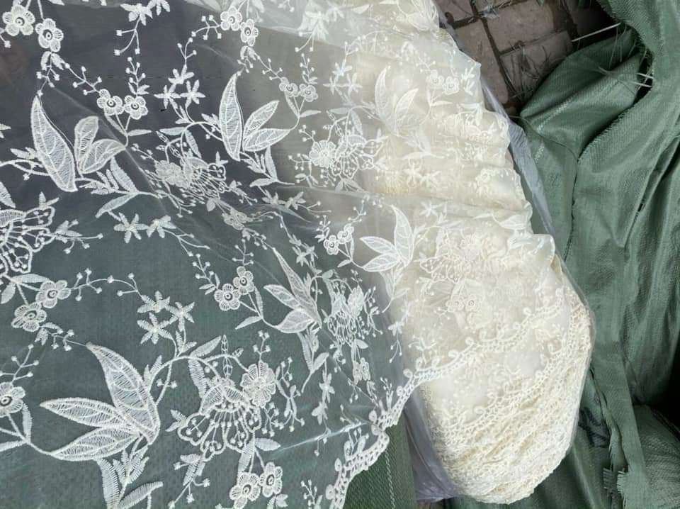 Váy ren trắng công chúa cho bé gái