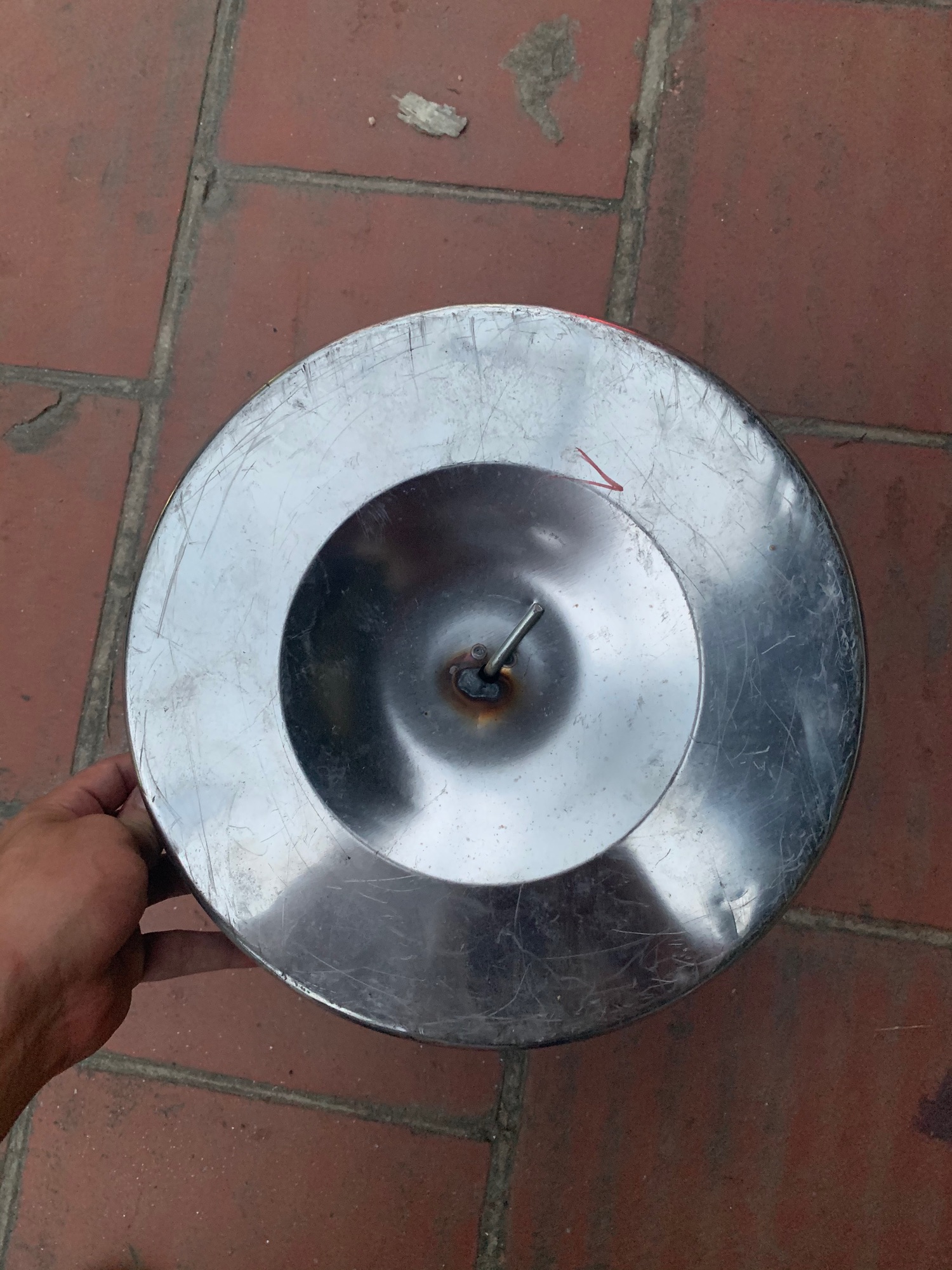 Máng đổ cám cho lợn gà ăn