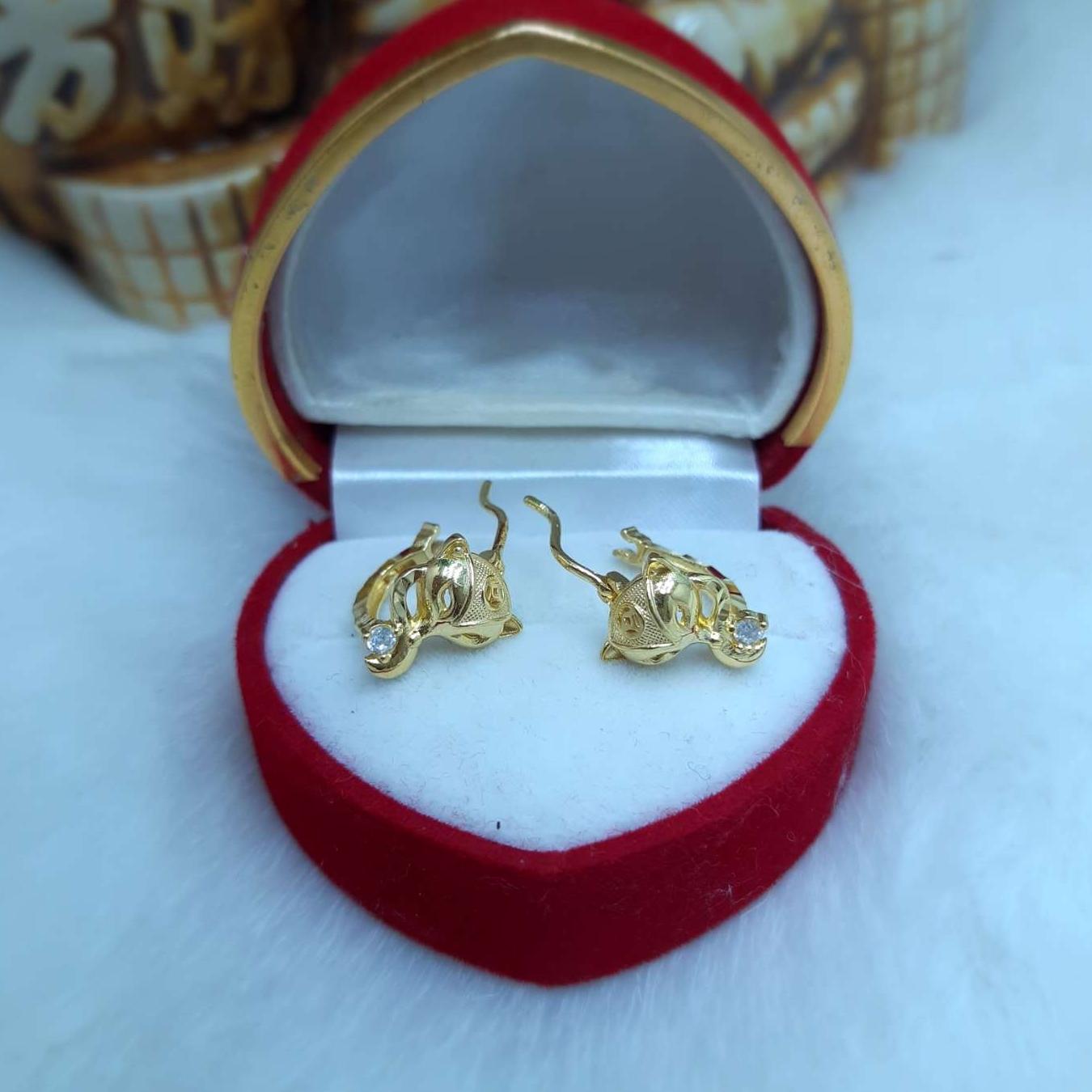 Khuyên tai vàng tây mặt hồ ly