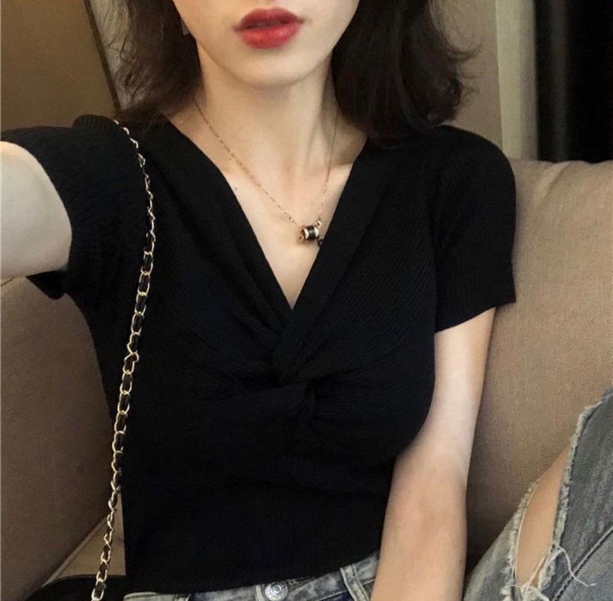 Áo thun nữ xoắn ngực