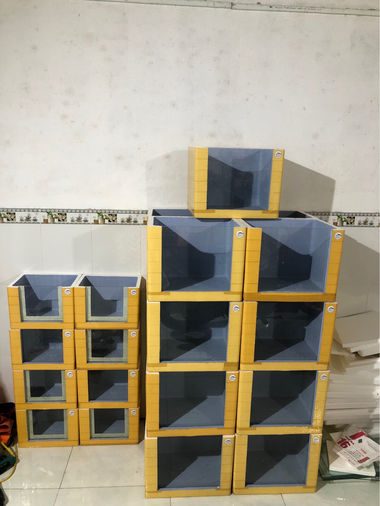 THÙNG XỐP ỐP KÍNH CÓ ĐÈN (40X30X30)
