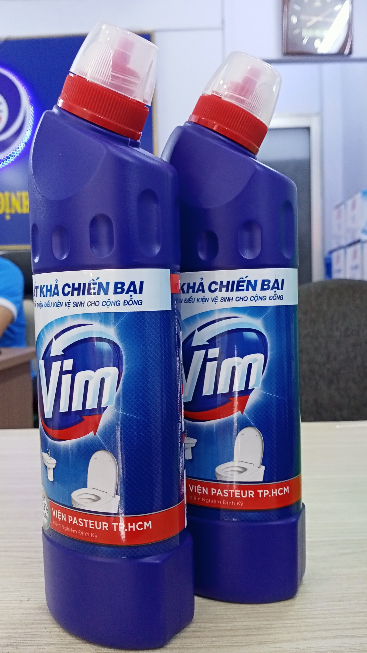 Combo 2 chai Vim chất tẩy rửa bồn cầu & nhà tắm 500ml