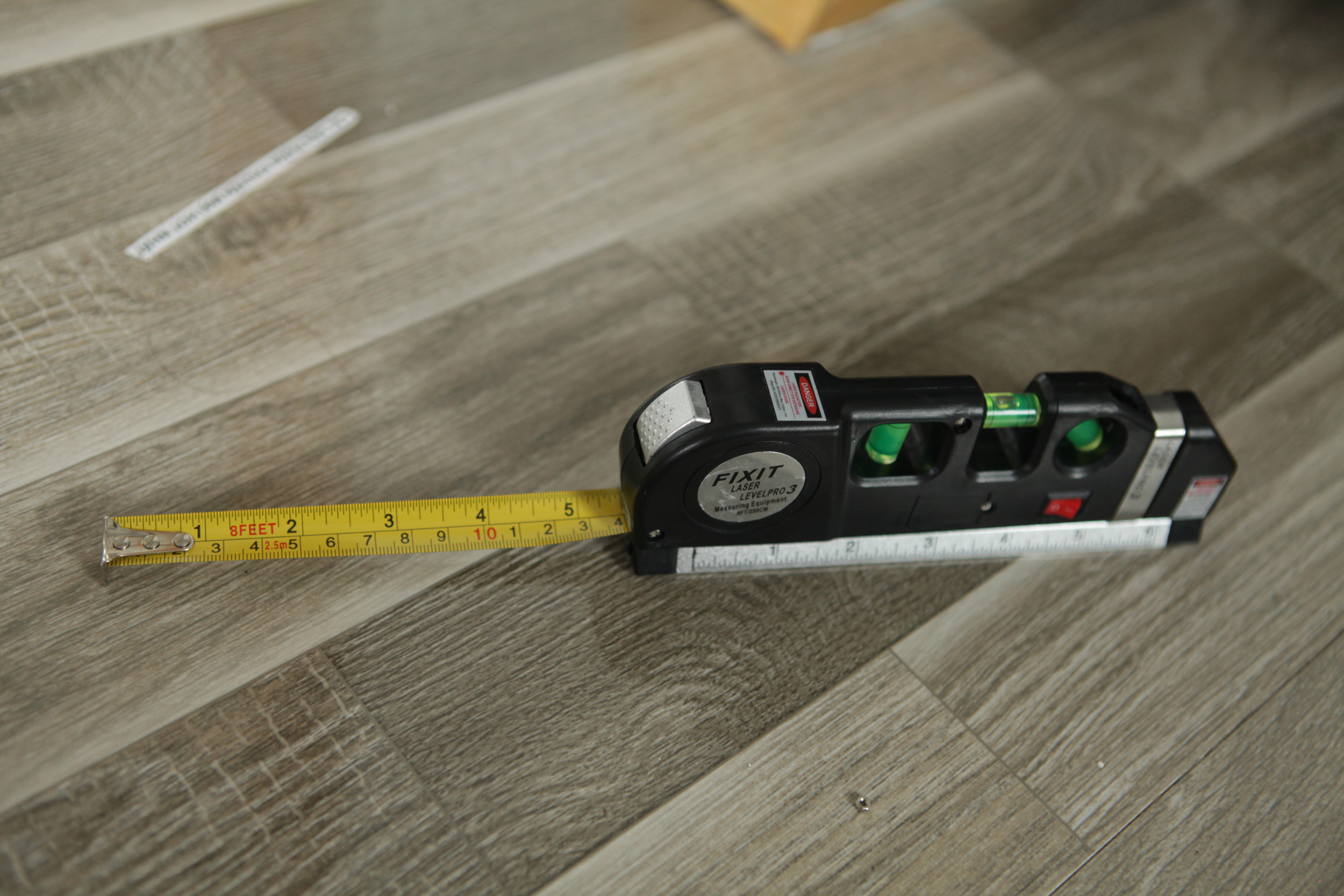 Máy đánh thăng bằng dùng laser (Laser level)