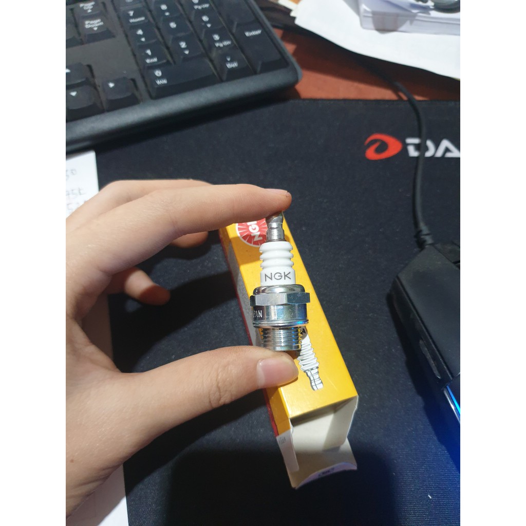 MIỄN PHÍ SHIP - Bugi Máy Cắt Cỏ 2 THÌ NGK BM6A