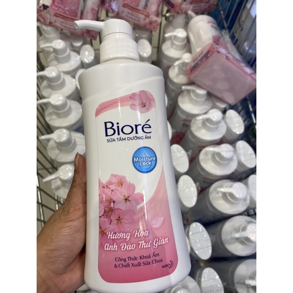 Sữa Tắm Mịn Da Biore 530g
