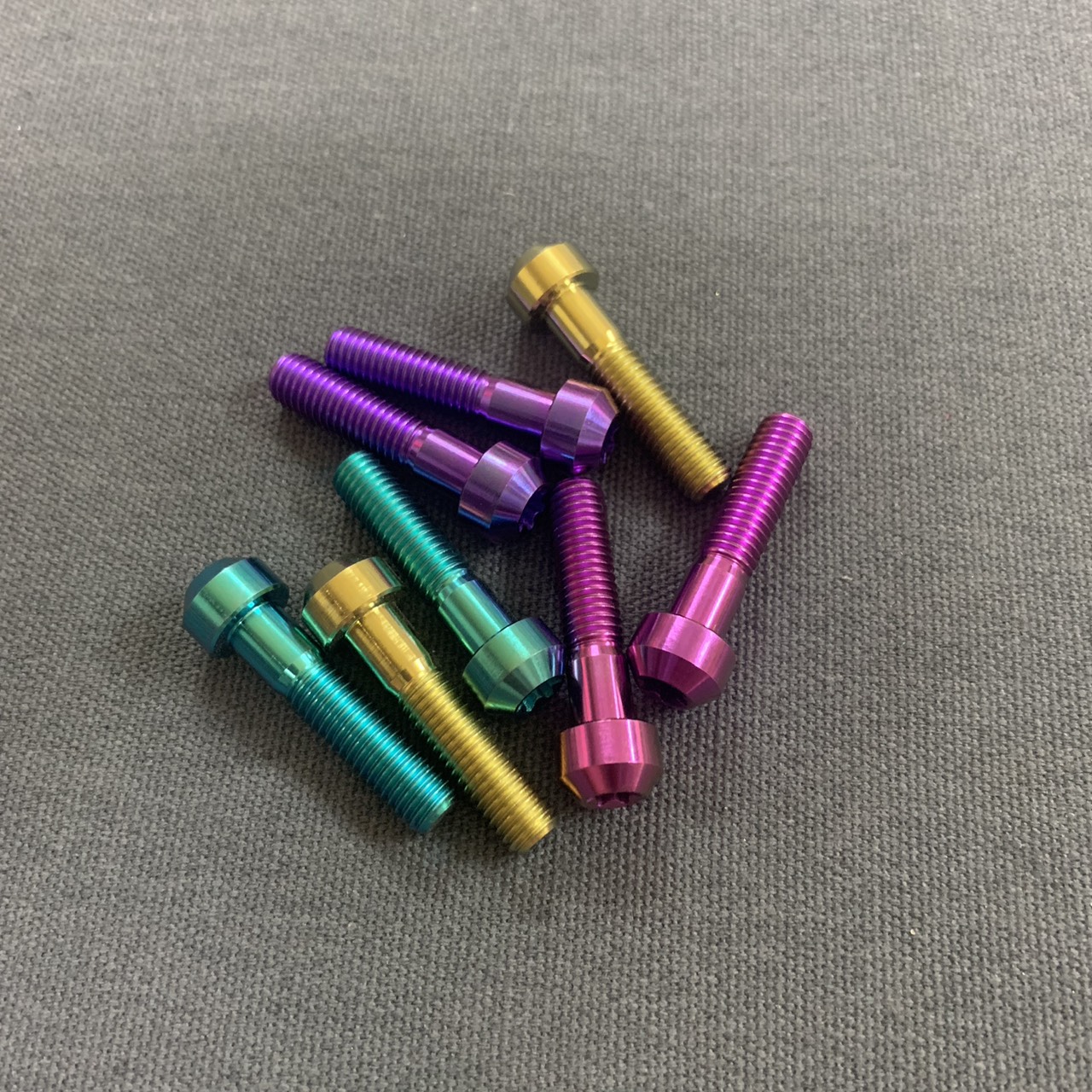 ốc 8li trụ titan gr5