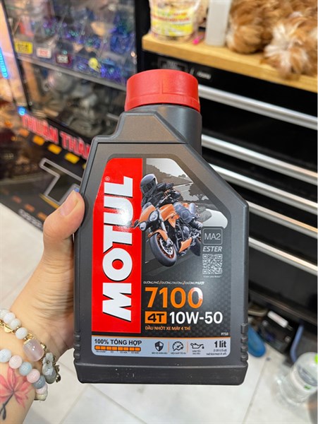 Nhớt máy motul 10w50 - 7100