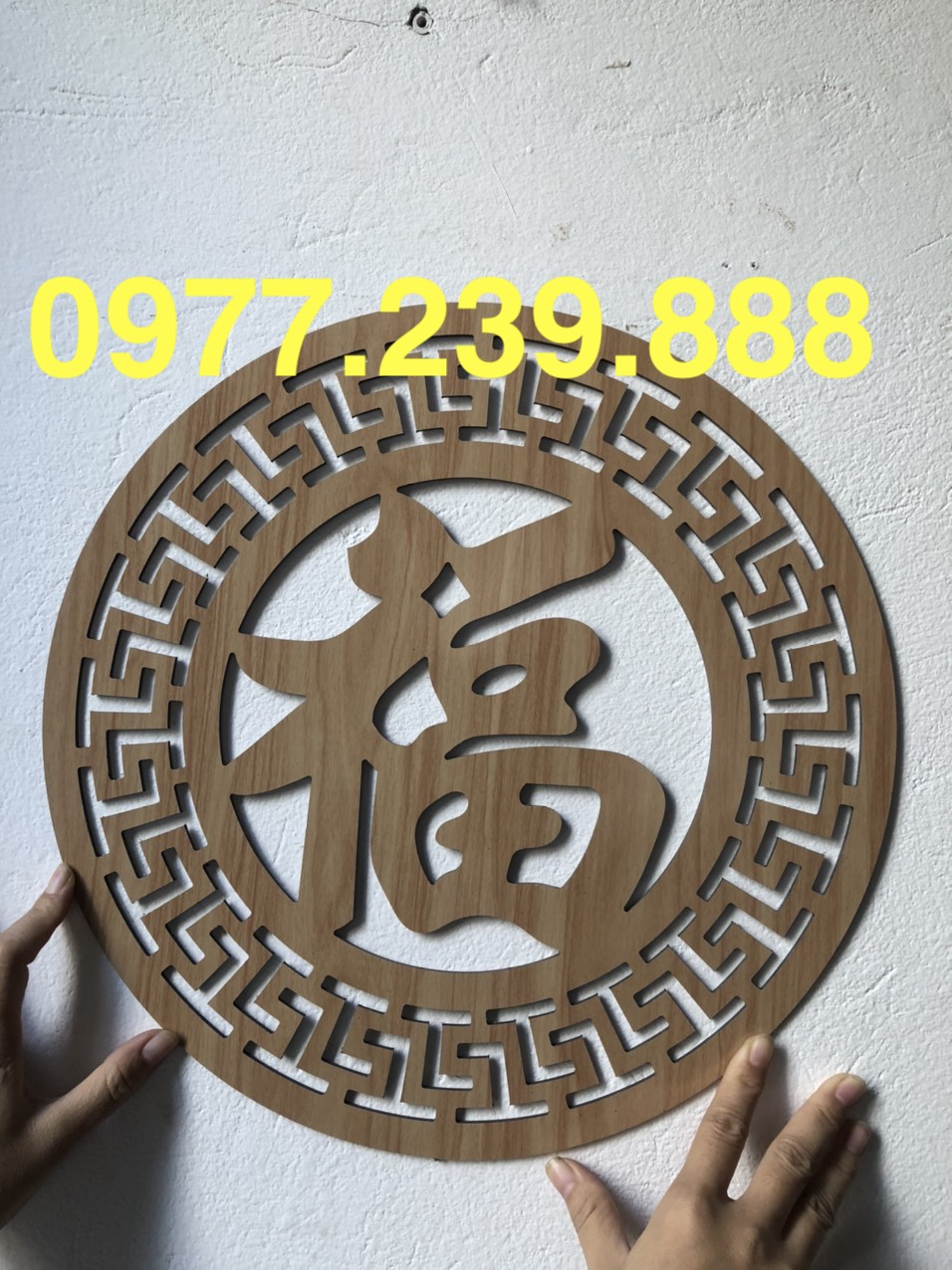 chữ phúc bằng alu màu vàng
