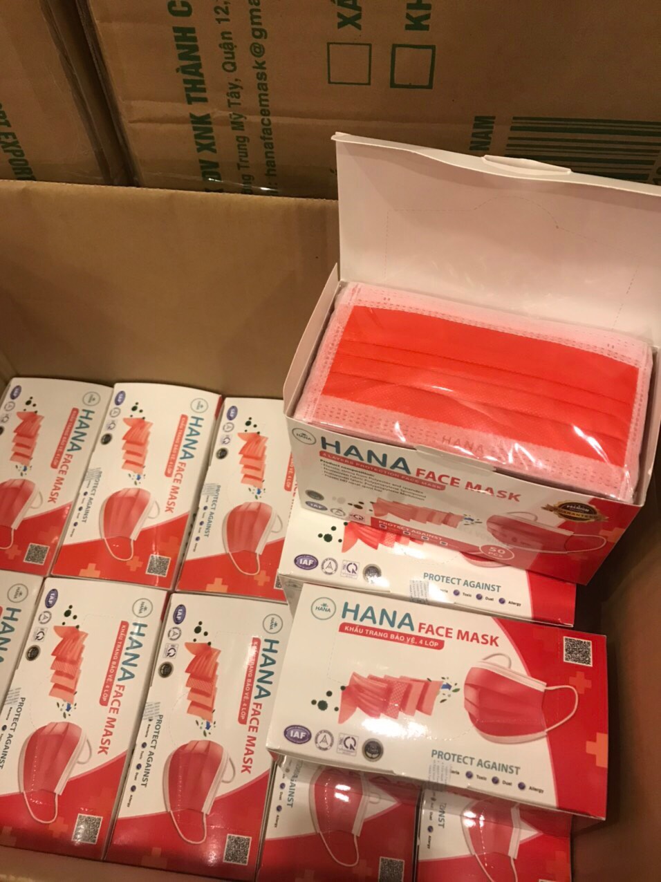 Khẩu trang y tế HANA màu đỏ