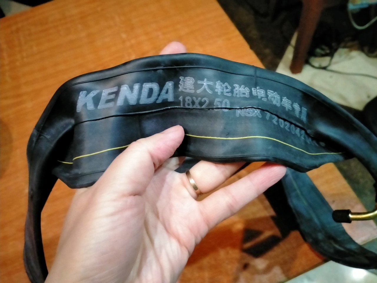 RUỘT (SĂM) XE ĐẠP 18x2.50 VAN CONG KENDA