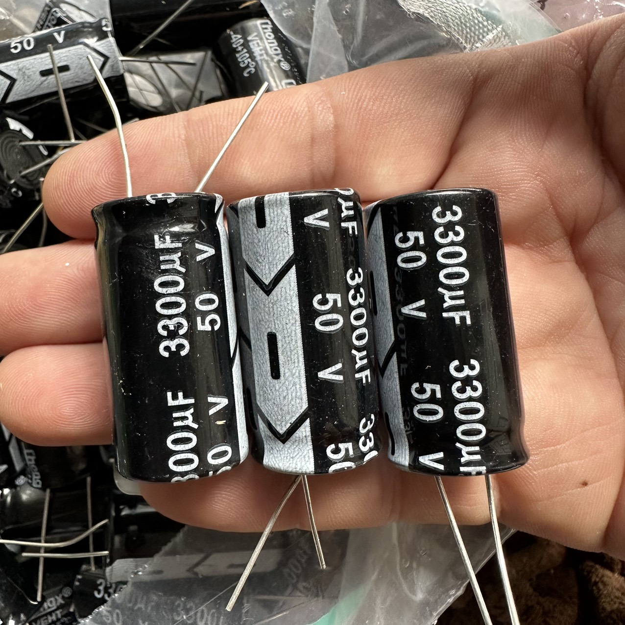 Tụ hóa 3300uf 50v ( 18x35mm )