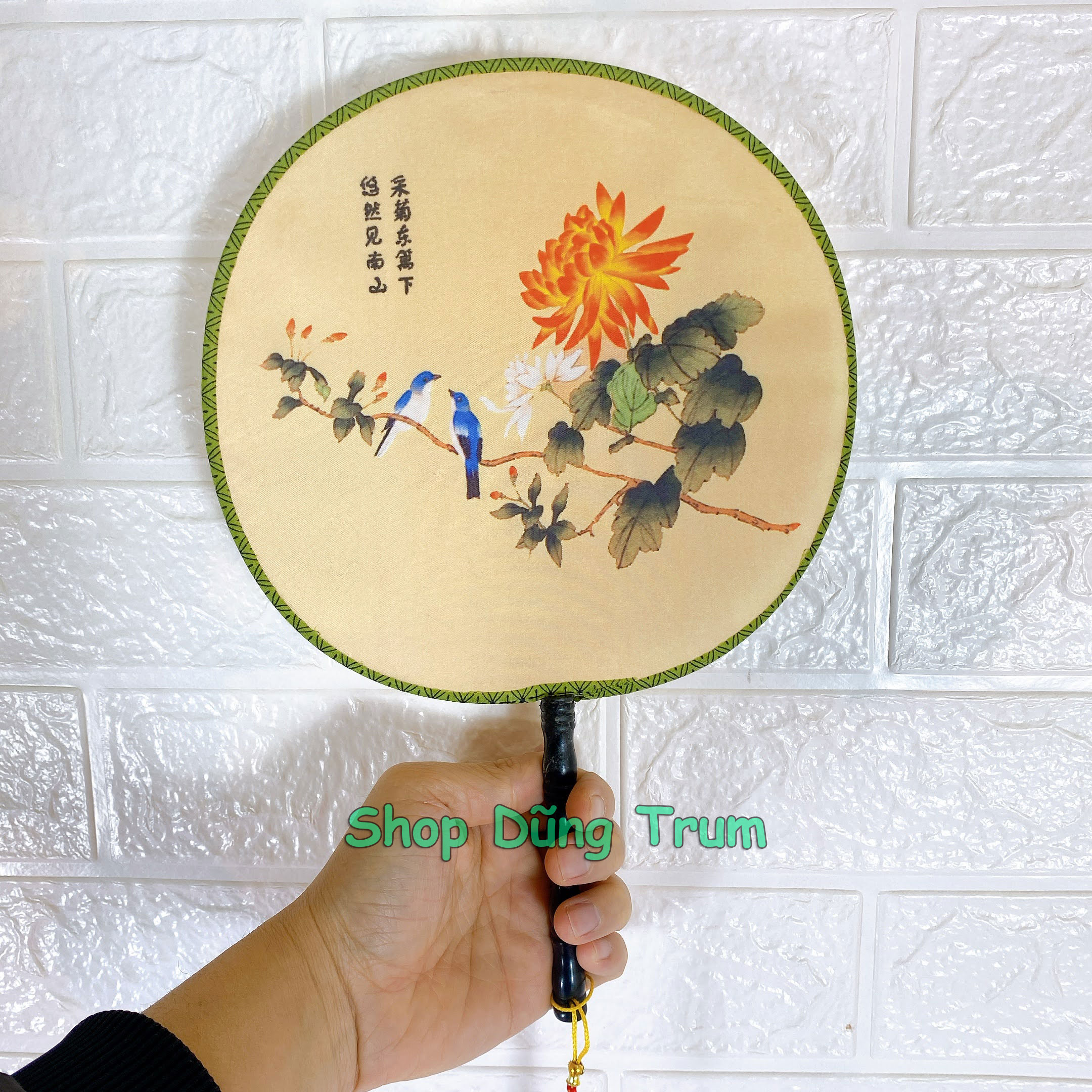Quạt cổ trang họa tiết phong cách cổ điển