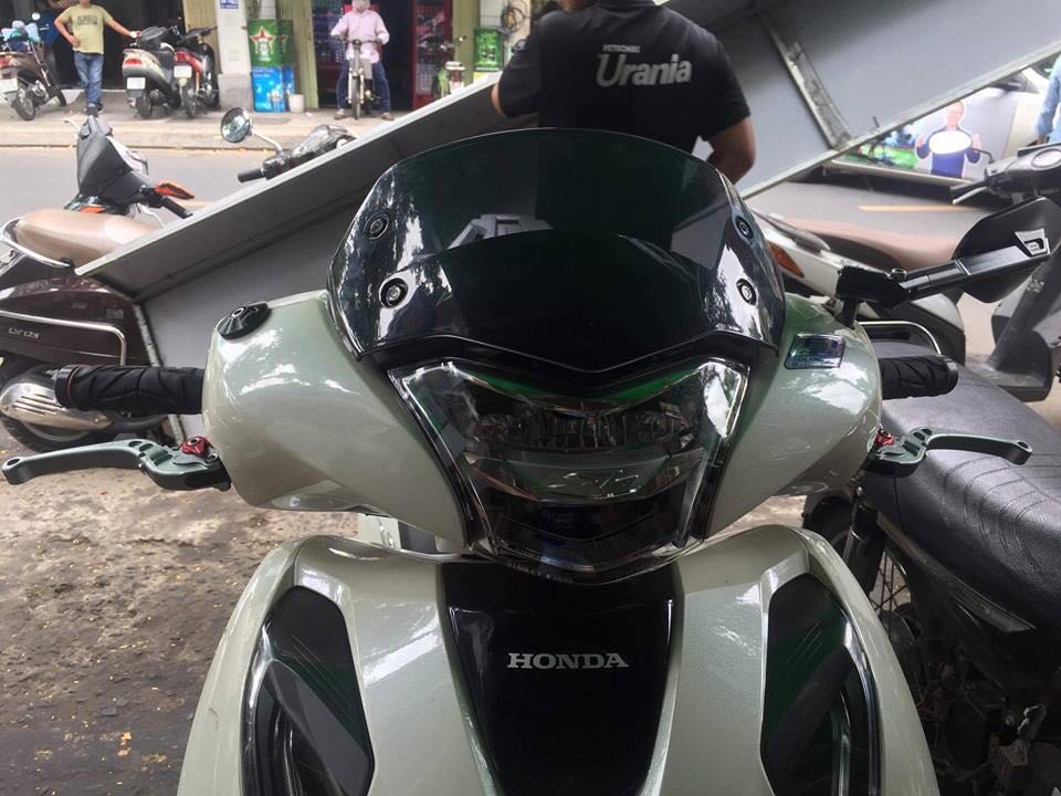 Kính chắn gió sh 2017 mão đầu đèn sh vn