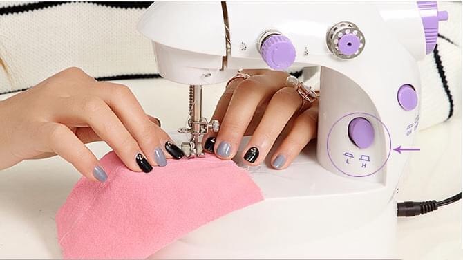 Máy may mini giá đình có đèn chiếu sáng