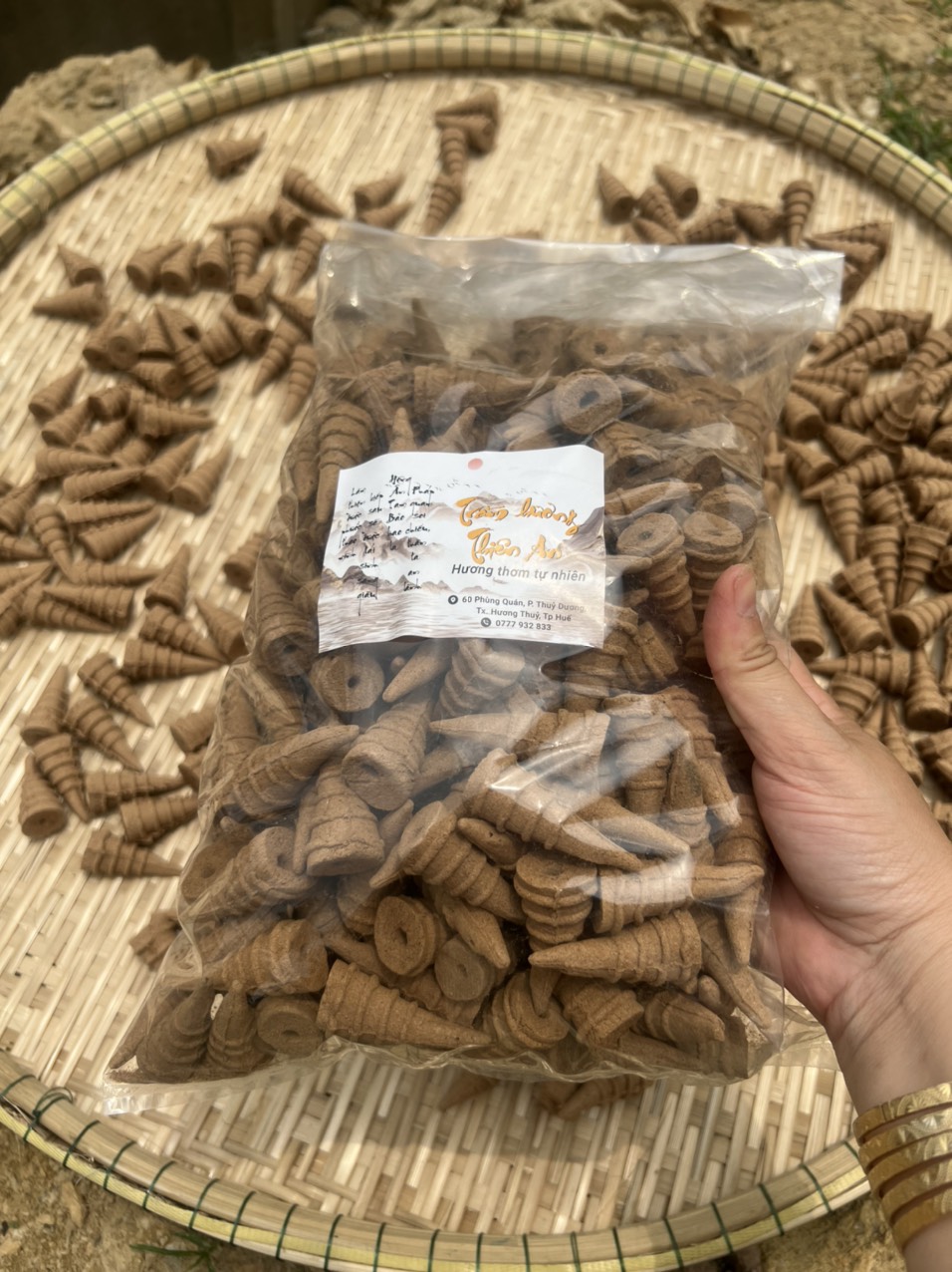 Trâm Hương Huế 250 gram ( hơn 100 nụ thơm tinh khiết từ gỗ trầm hương )