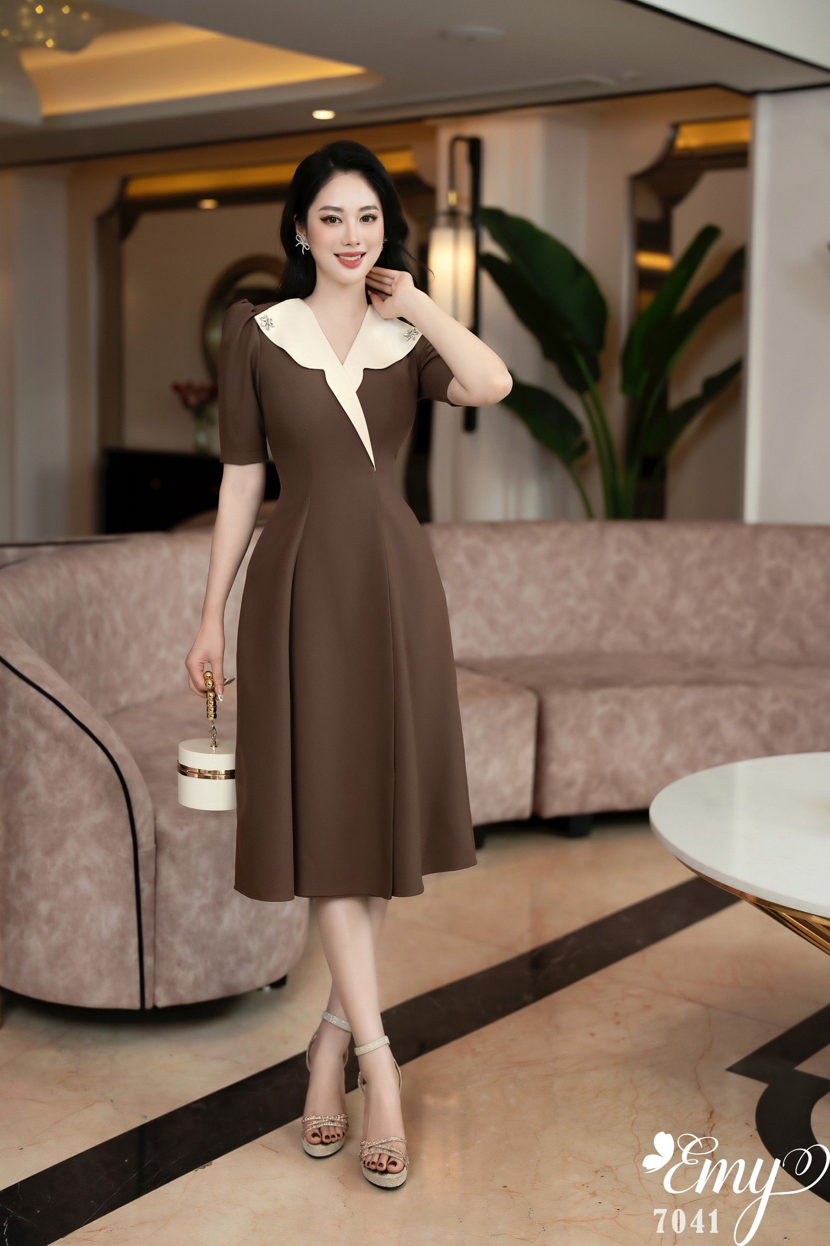 Đầm EMY EM7041 Xoè Nâu Phối Lá Cổ