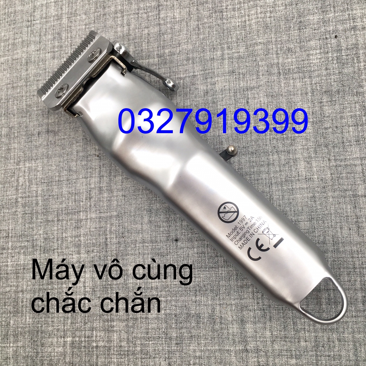 Tông đơ cắt tóc cao cấp KEMEI 1997 với pin Li-ion 2000mAh hoạt động liên tục 3 giờ & công suất 8W cho đường cắt mượt mà và sắc bén