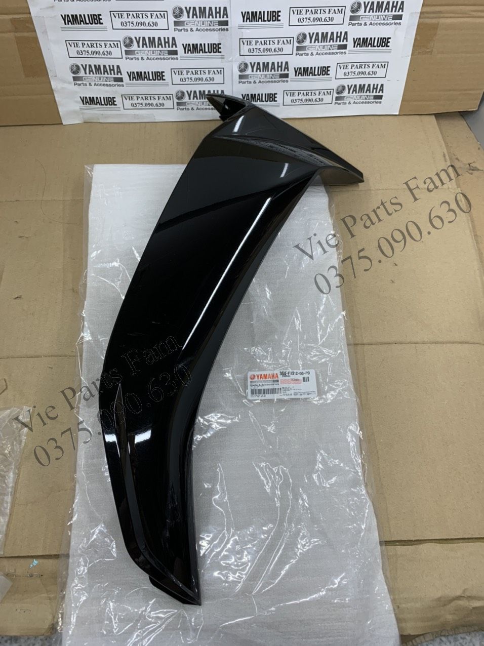 Yếm bửng trái hoặc phải Sirius xăng cơ màu Đen bóng, hàng din Yamaha mới 100%