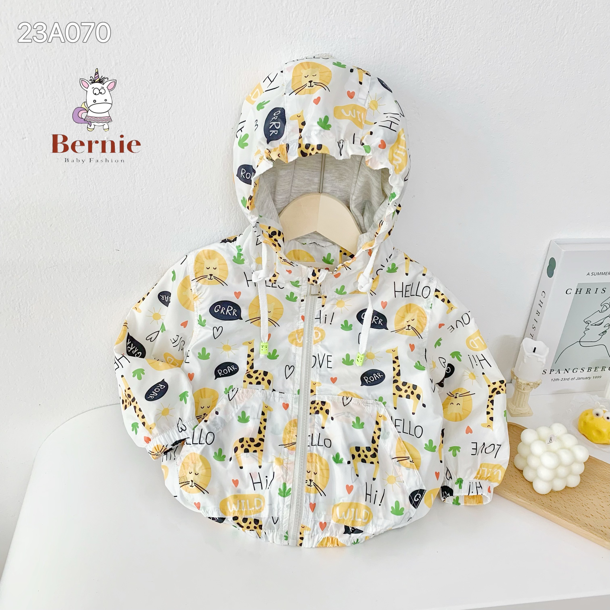 Áo khoác gió in hoạ tiết unisex cho bé trai bé gái, áo khoác dù có mũ cho bé Bernie