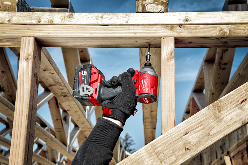 MÁY VẶN ỐC VÍT MILWAUKEE M18 FID2-0X (Giá chỉ gồm thân máy)