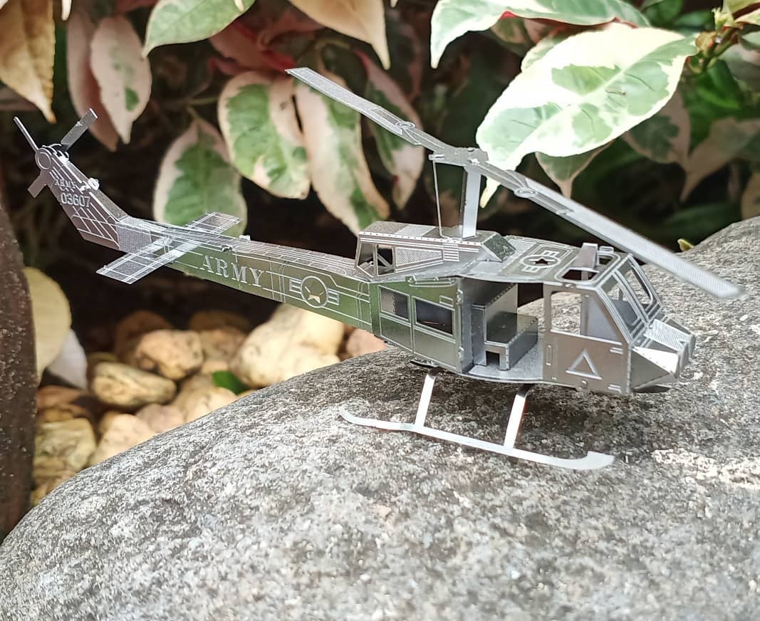 Mô hình 3D kim loại lắp ráp Máy bay UH-1 Huey [Chưa lắp]
