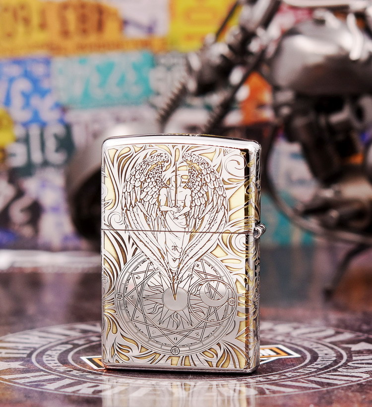 Bật lửa Zippo khắc Thiên Thần bản tiêu chuẩn mạ Chrome