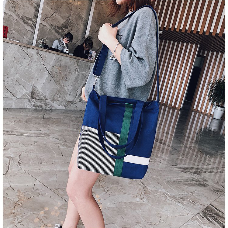 Túi tote Living kẻ sọc hàng QC