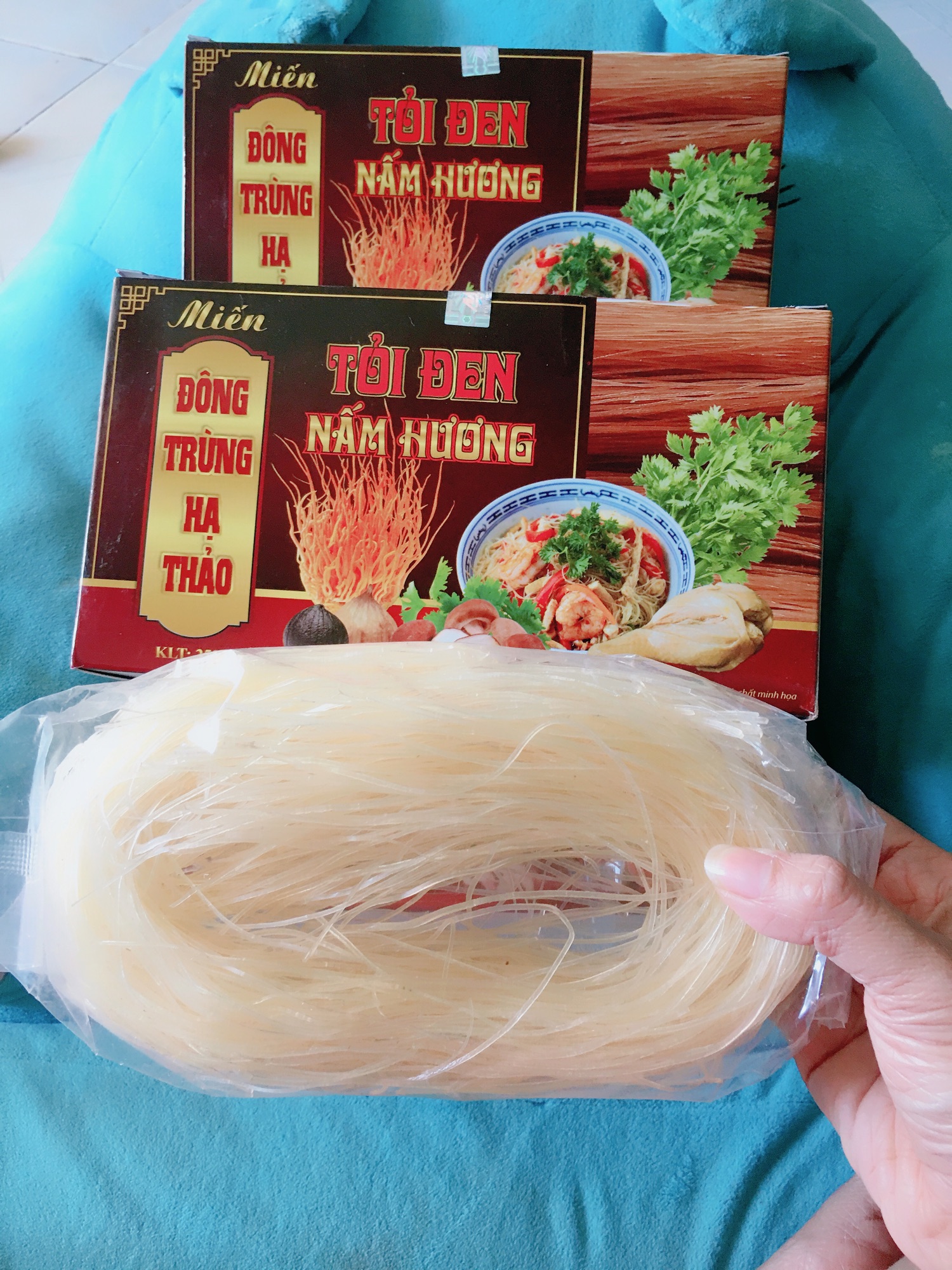 Miếng tỏi đen nấm hương