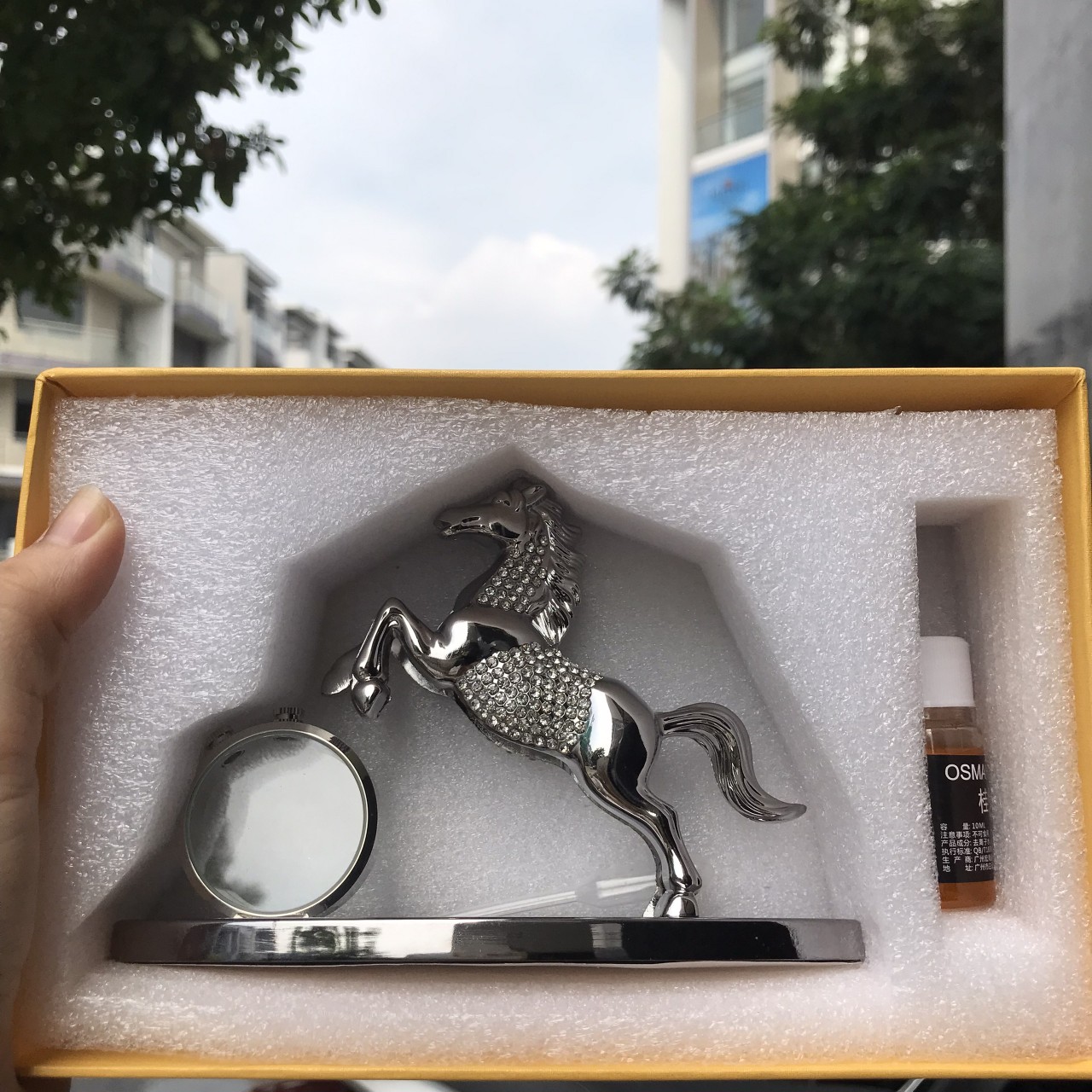 Nước hoa ngựa đính đá