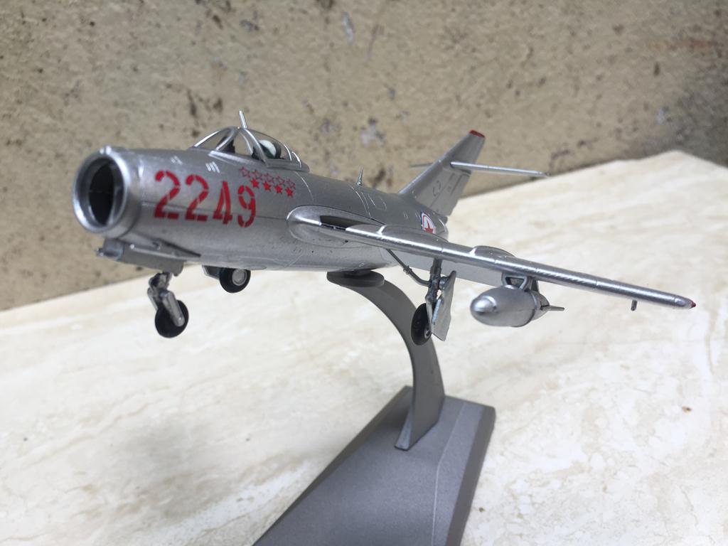 [HCM]Mô hình máy bay Tiêm kích MIG 15 - 1:72
