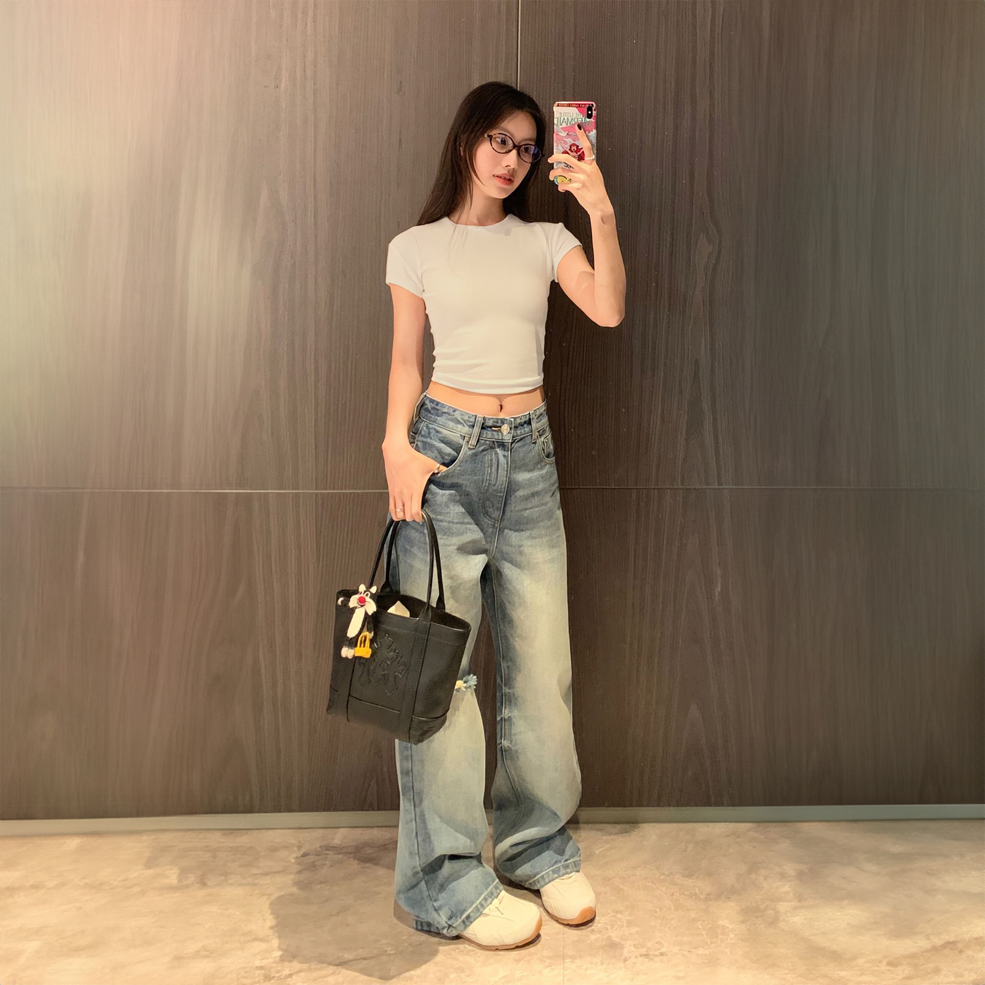 Áo thun croptop dáng ôm chất liêu thun gân co giãn