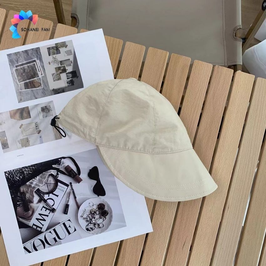 Wide-brimmed sun hat