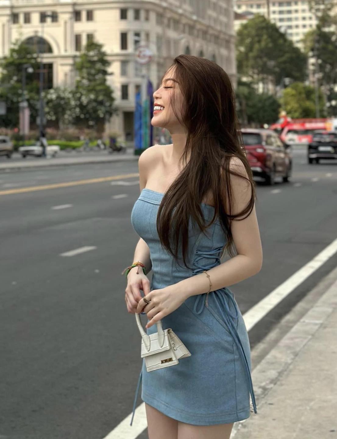 Đầm denim cúp ngực đan dây sườn