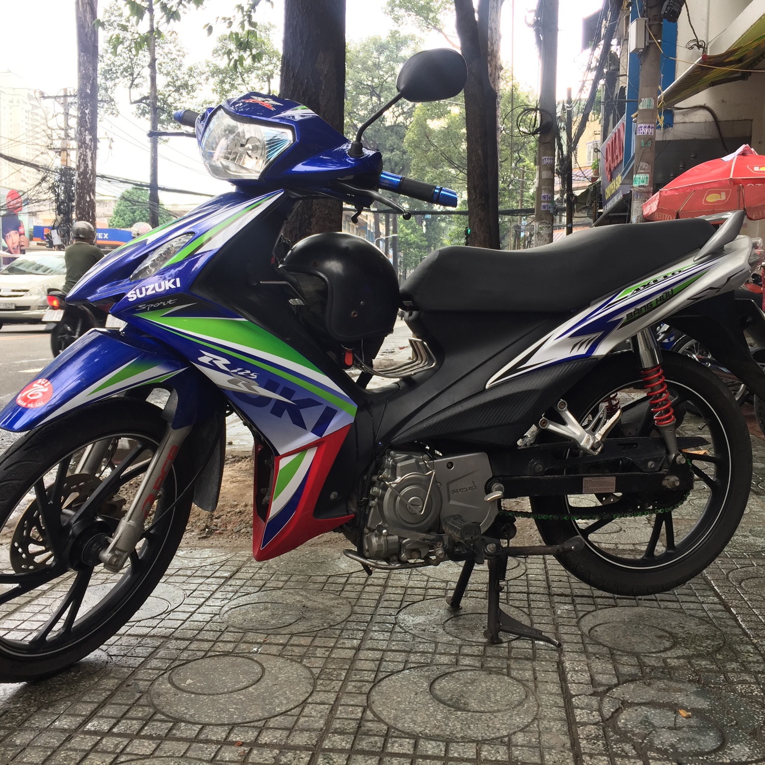 Tem rời suzuki axelo 125 bá đạo trắng xanh
