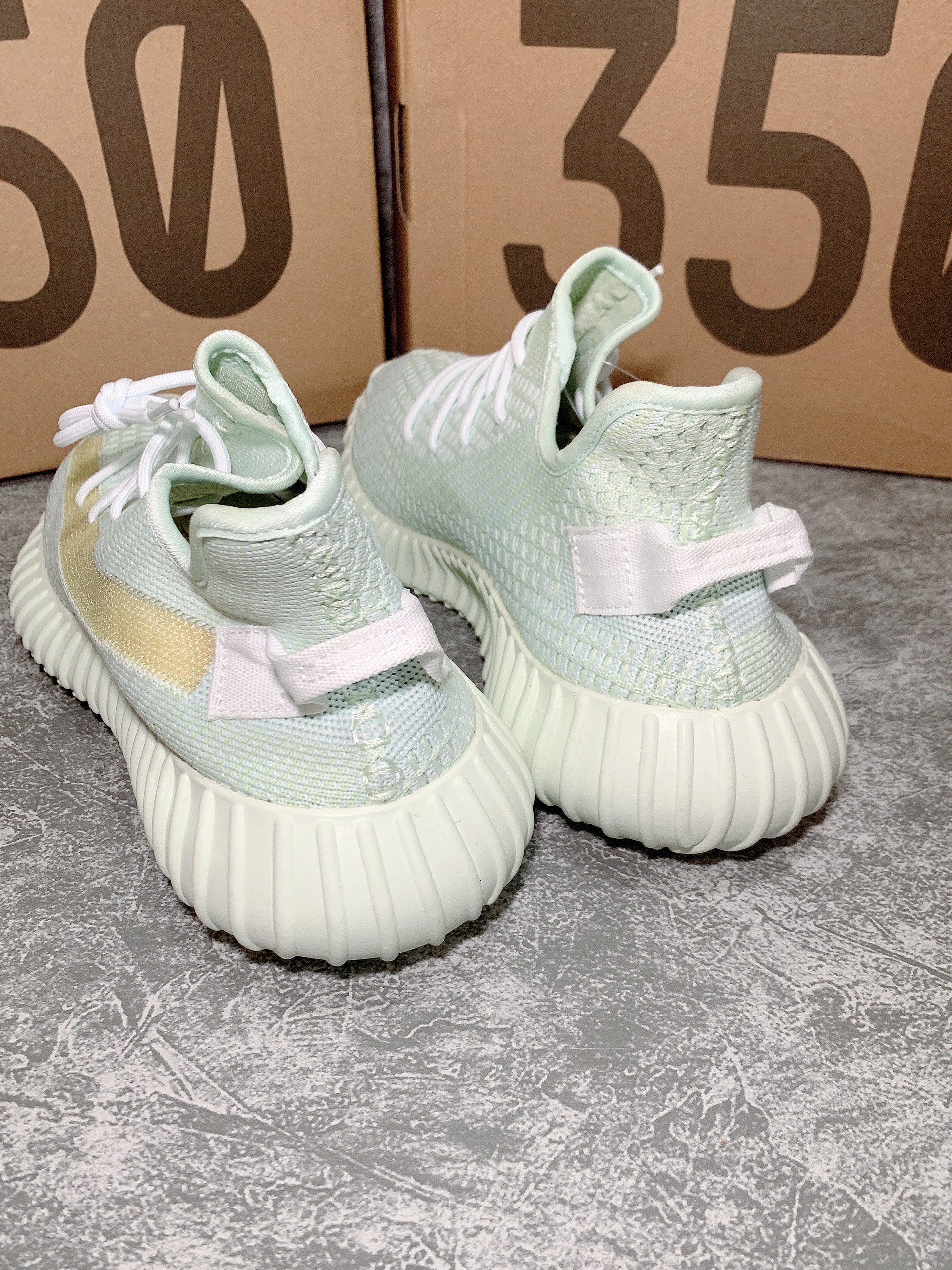 (MIỄN SHIP)Giầy thể thao Yeezzy v2 trắng xanh Fullbox - Ảnh thật