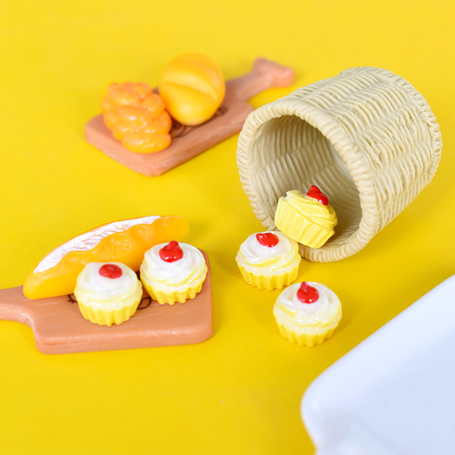 Mô hình khay giỏ bánh mì trang trí nhà búp bê