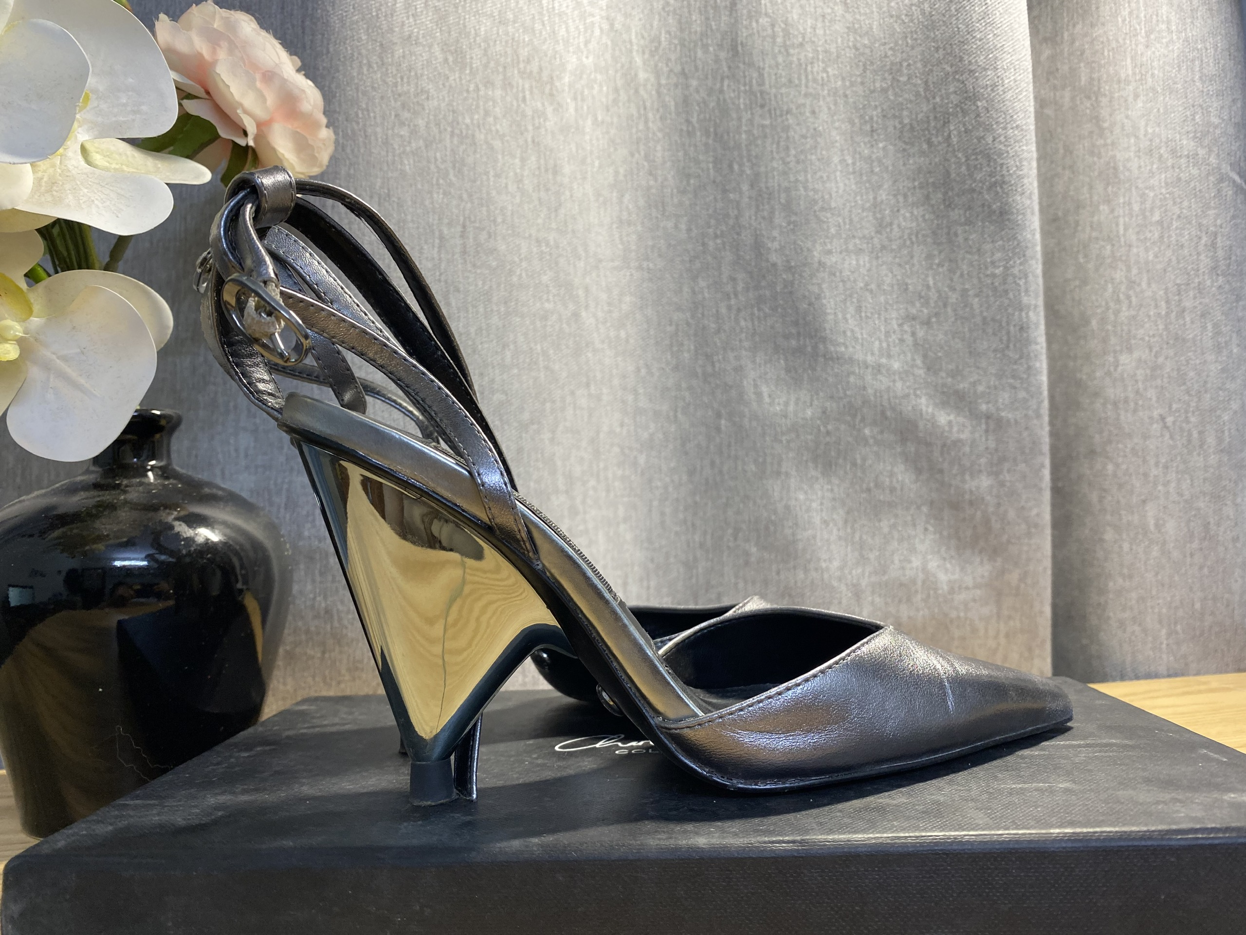 Giày cao gót da thật Charles & Keith