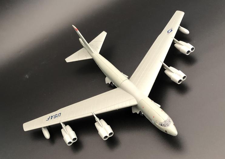Mô hình máy bay B-52 Stratofortress Red Devils USAF tỉ lệ 1:200