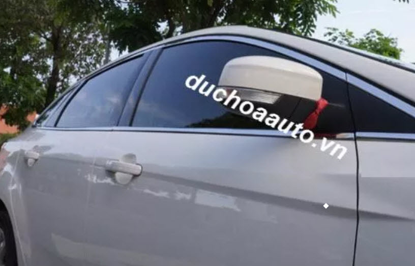 Nẹp viền cong kính Focus sedan 2012-2019