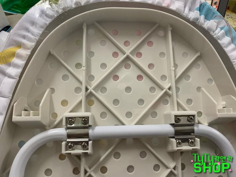 Cầu là quần áo , bàn để ủi đồ Lock&Lock ETM524