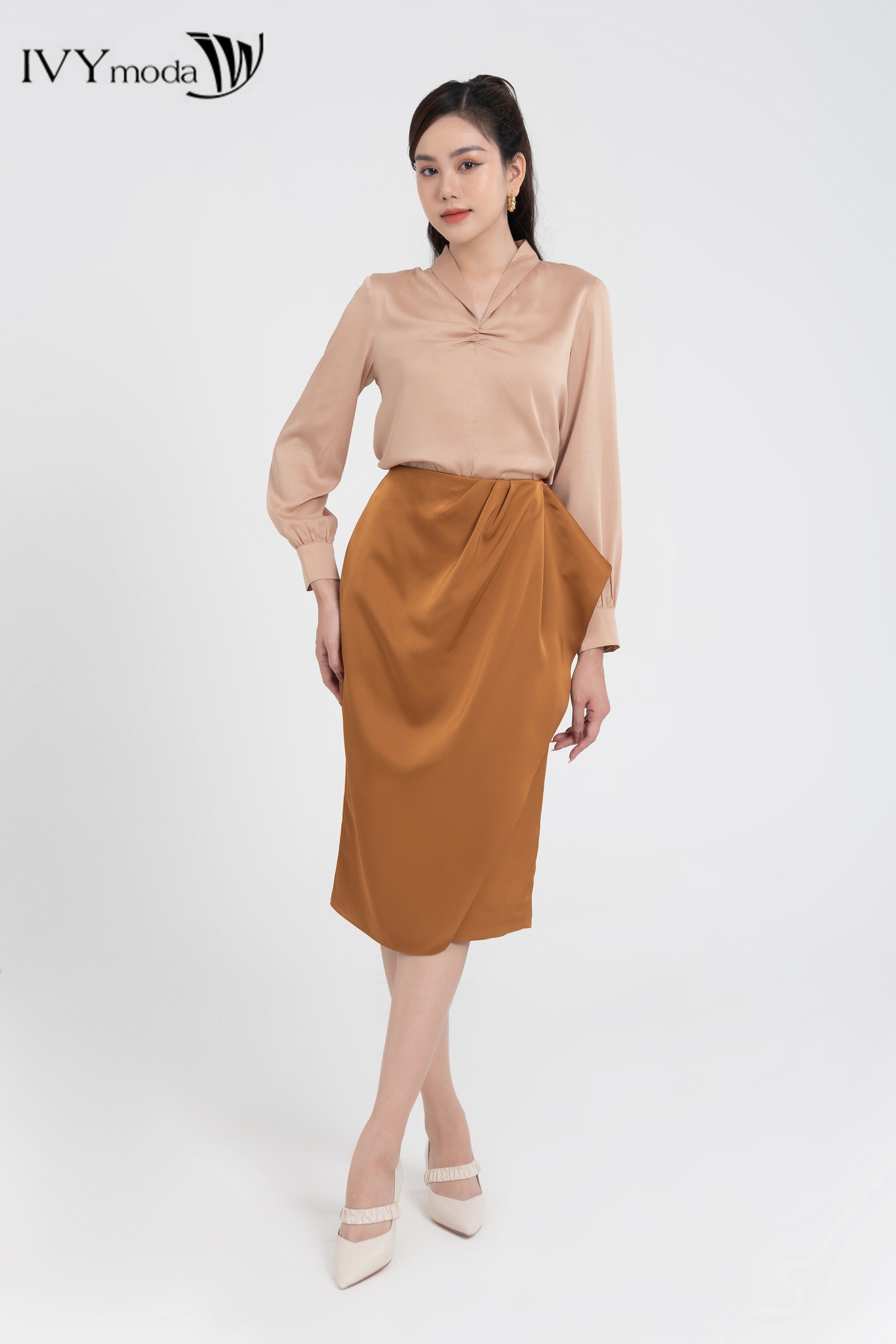Áo lụa cổ V may nhúm ngực IVY moda MS 17M8063