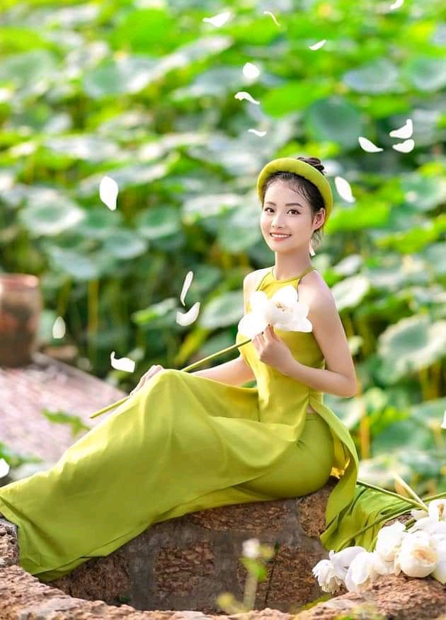 Áo dài yếm cách tân kèm mấn vấn đội đầu, áo yếm chụp hoa sen truyền thống màu Trắng Hồng Đỏ Xanh