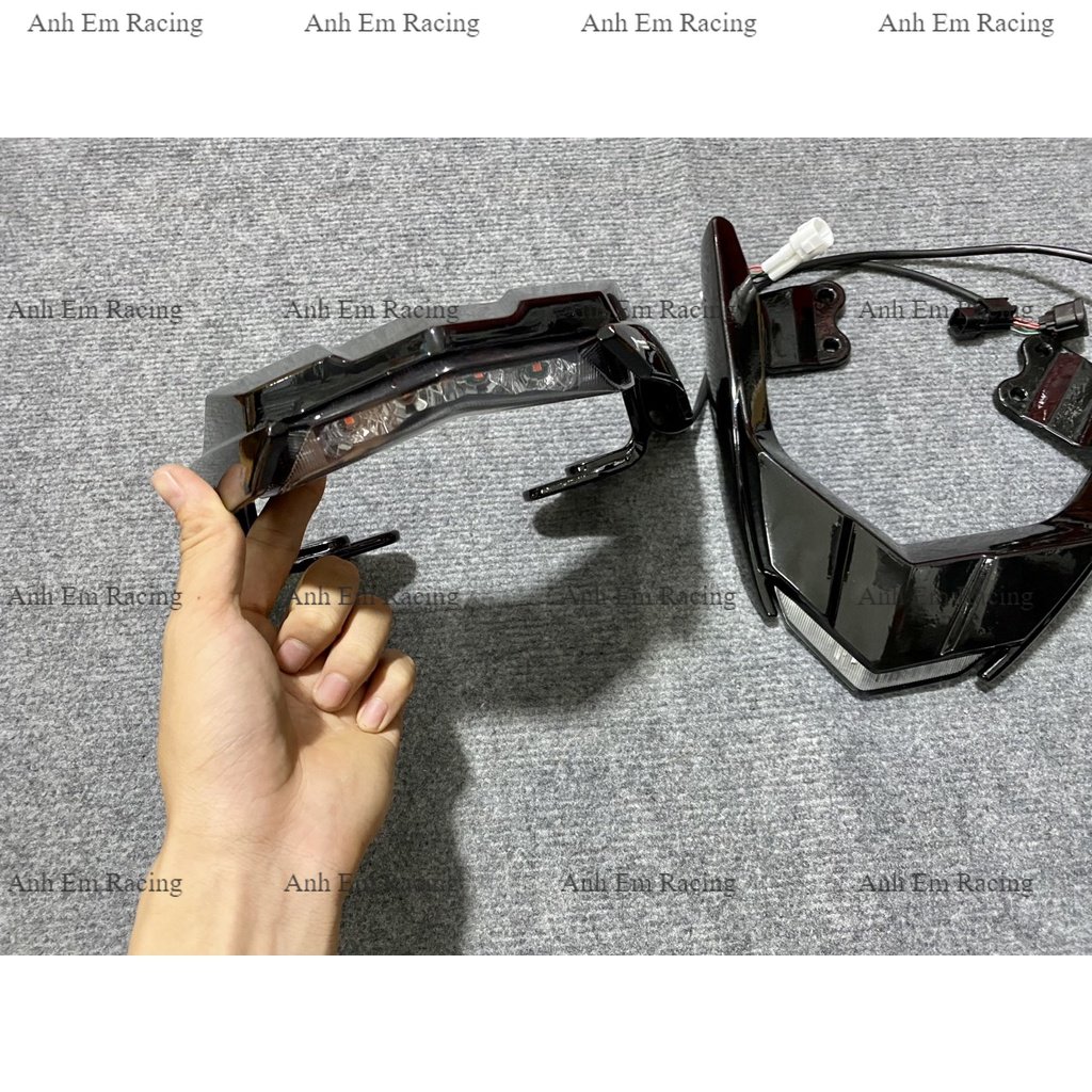 Cảng sau winner x winner v1 ex150 sirius có đèn màu đen giắc cắm như zin