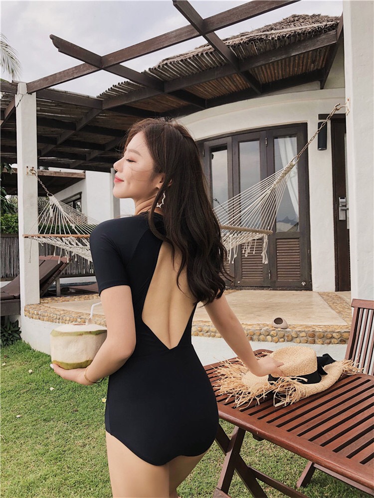 Bikini liền mảnh tay ngắn màu đen khoét lưng GIỌT NƯỚC